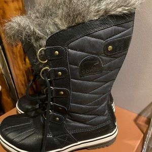 Sorel snow boots size 9.5